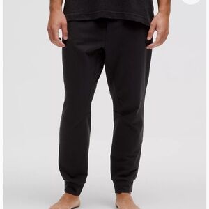 LuluLemon men’s Intent Jogger- size M- heather grey